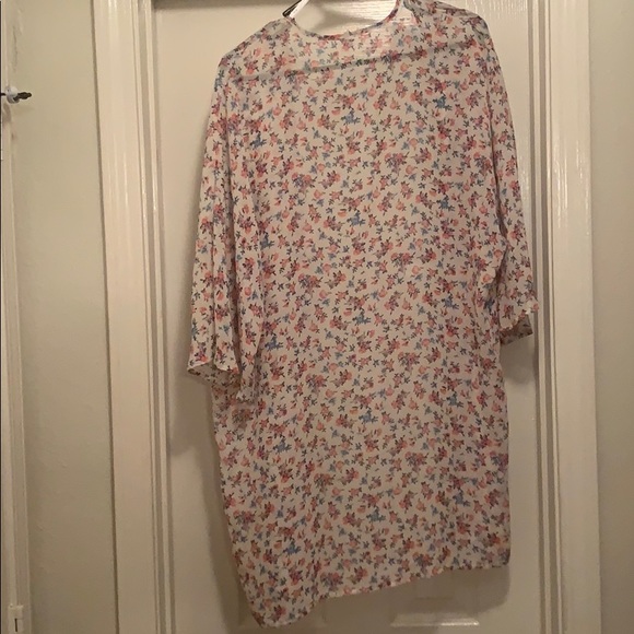 Used Iris Los Angeles “Medium” Floral Kimono - Picture 2 of 8